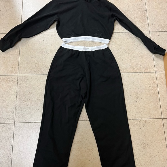 Matching lounge outfit - Picture 2 of 4